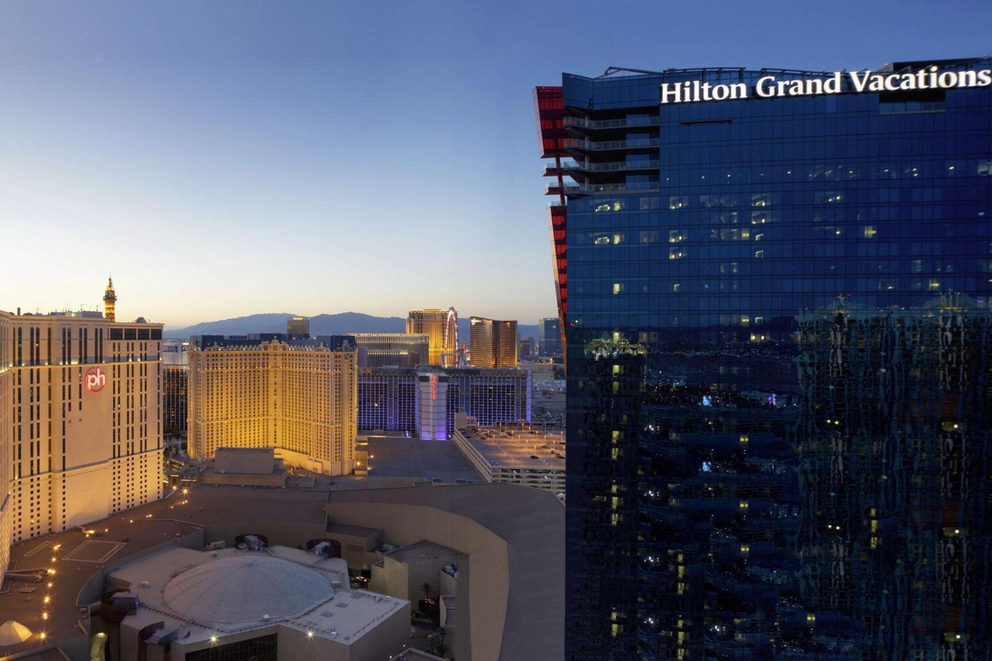 Hilton Grand Vacations Club Elara Center Strip Las Vegas Hotel Exterior photo